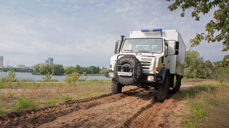 Mercedes-Benz Unimog U 4000/U 5000